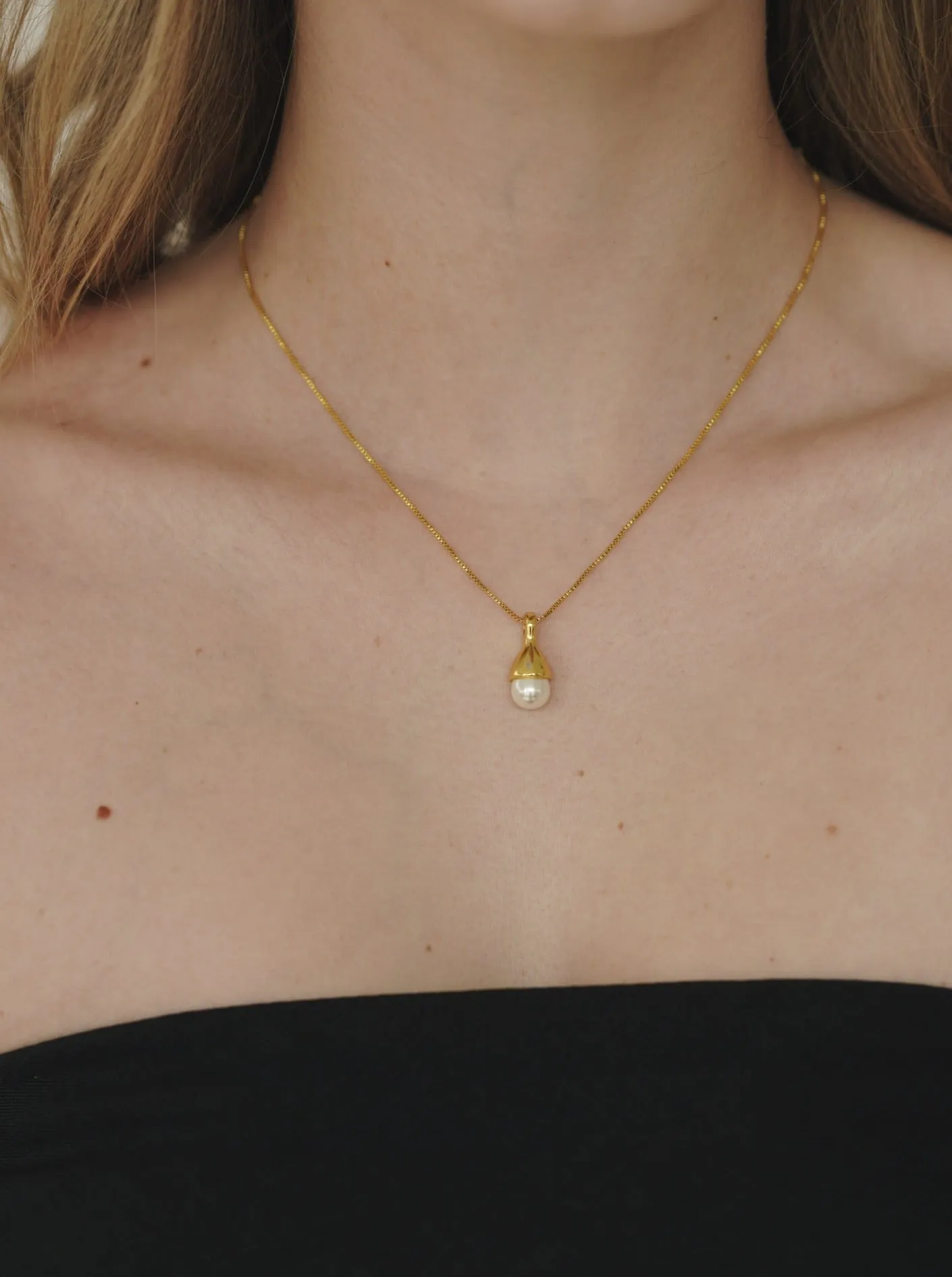Anne Pearl Drop Necklace