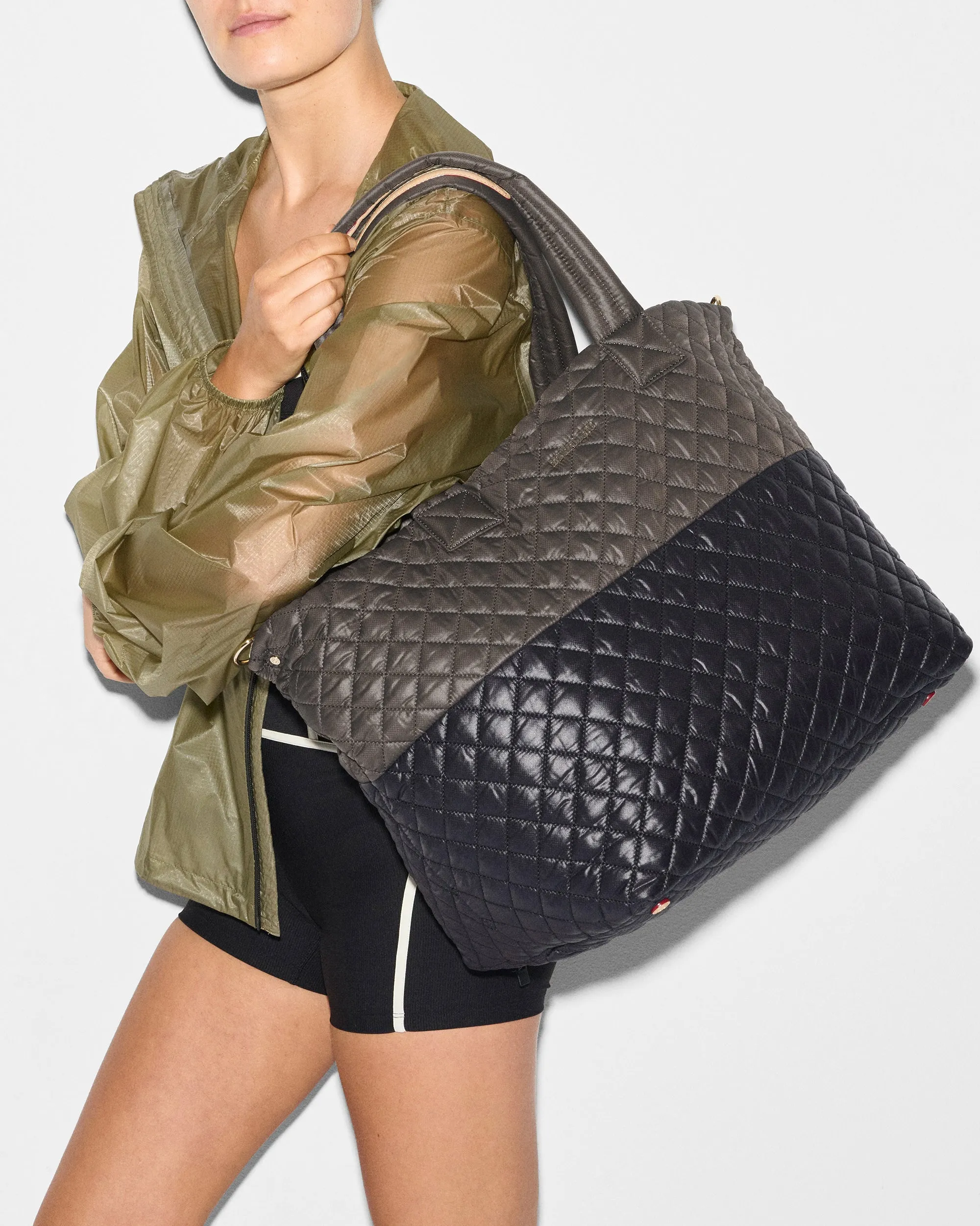 Black/Magnet Large Metro Tote Deluxe