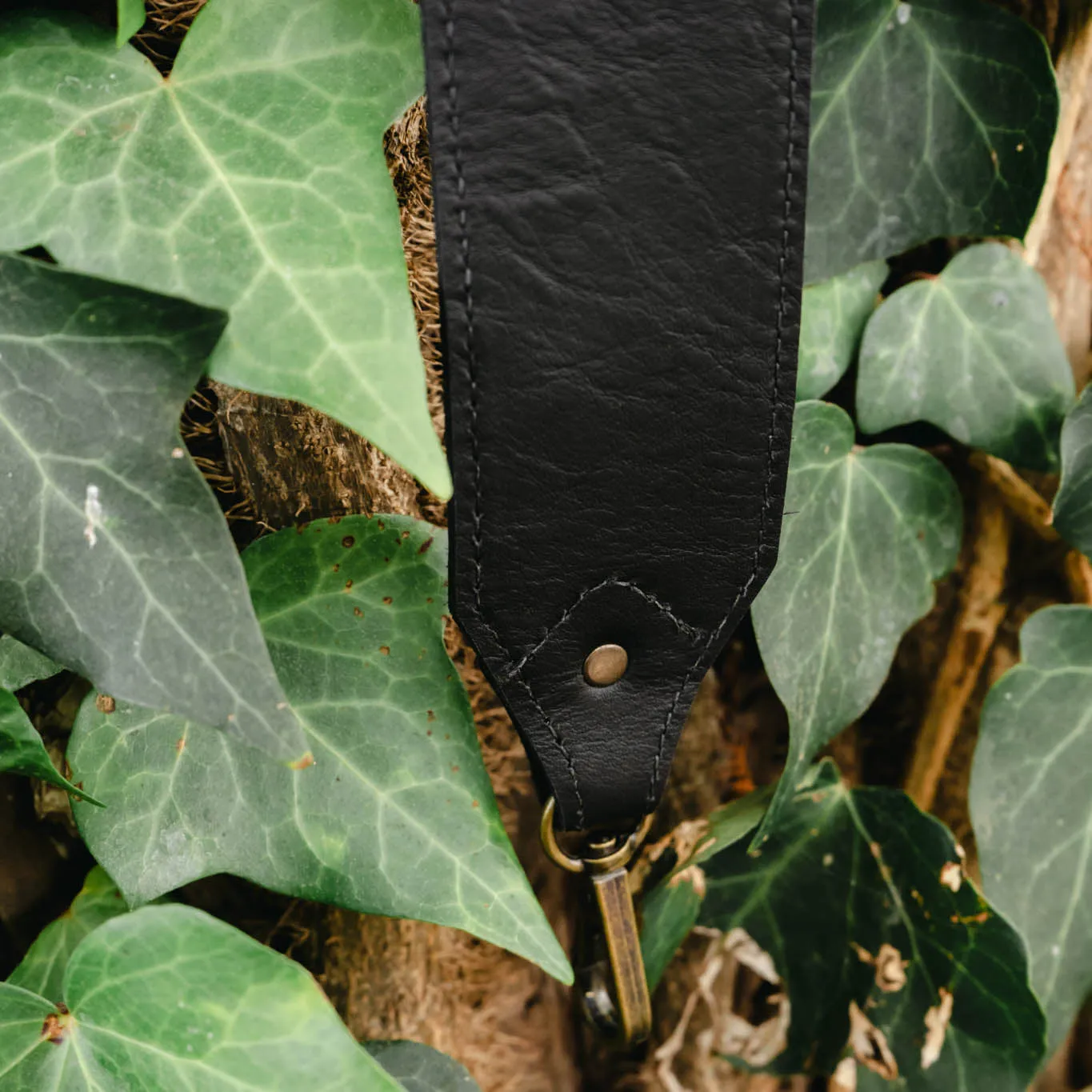 DIAMANTE SHOULDER STRAP - BLACK