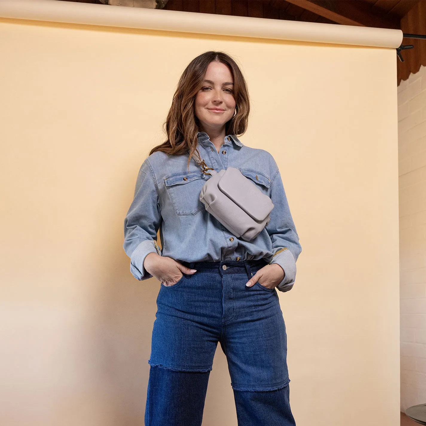 Harley Crossbody Sling In Pebbled Leather - Blue Pearl