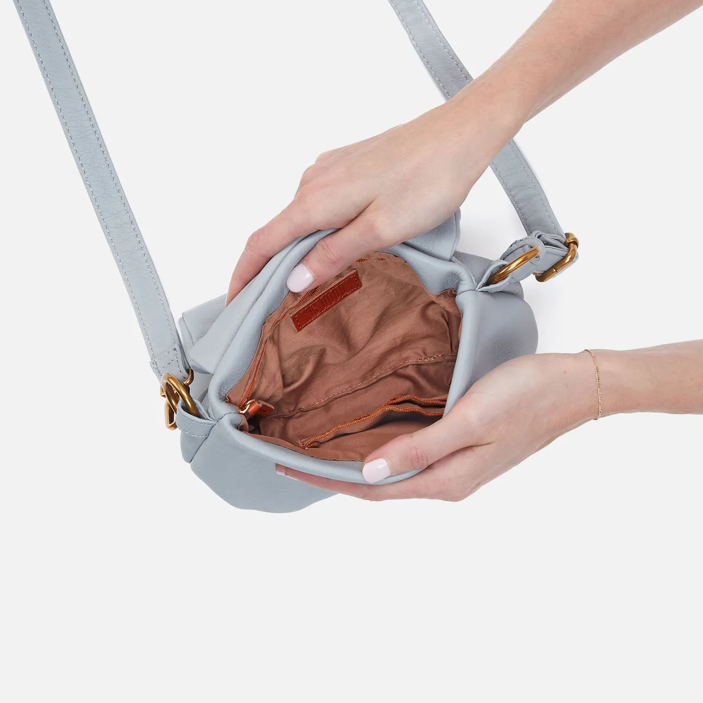 Harley Crossbody Sling In Pebbled Leather - Blue Pearl