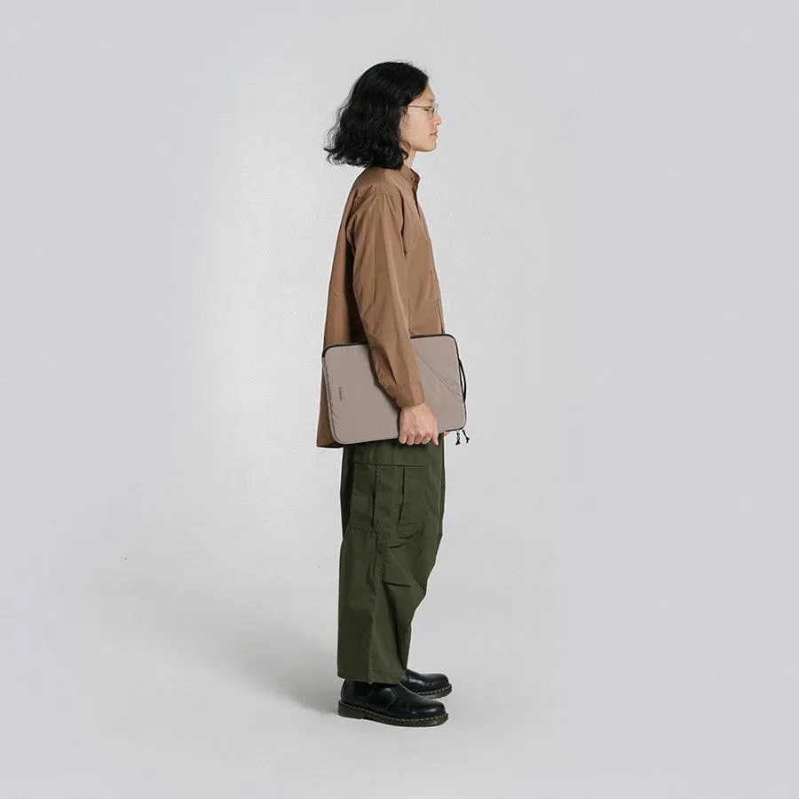 HELLOLULU Eilif 3 Way Sleeve Case 16 Pastel Khaki
